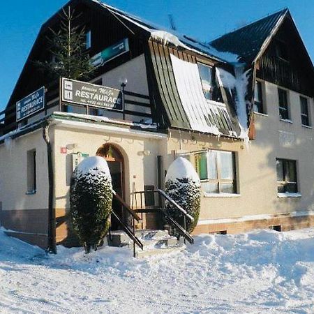 Restaurace A Penzion Maja ベネツコ エクステリア 写真