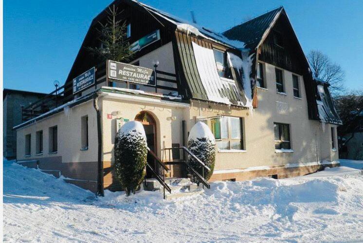 Restaurace A Penzion Maja ベネツコ エクステリア 写真