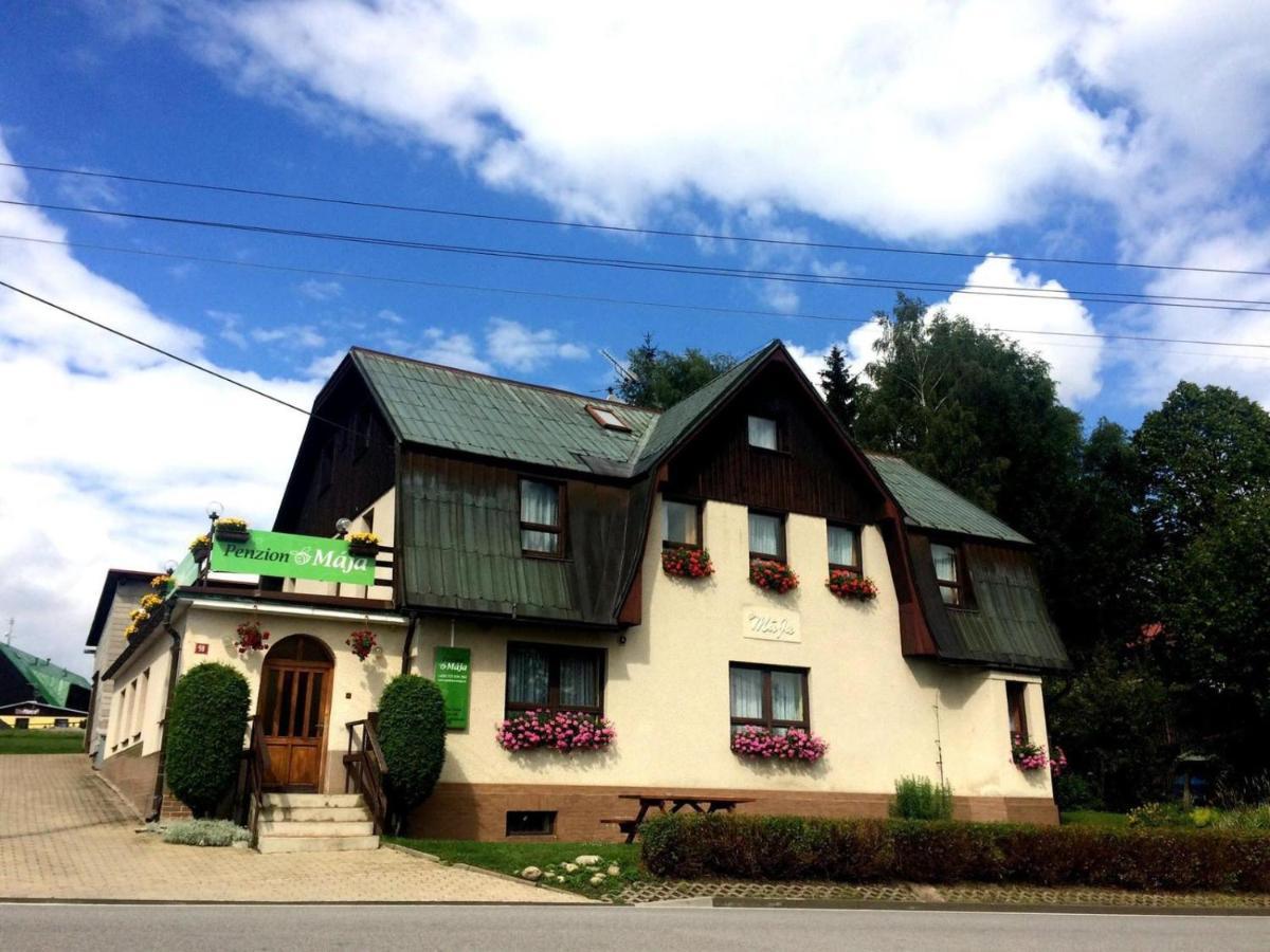 Restaurace A Penzion Maja ベネツコ エクステリア 写真