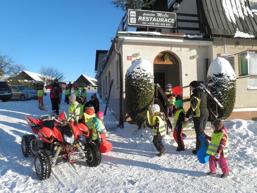 Restaurace A Penzion Maja ベネツコ エクステリア 写真