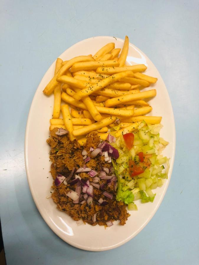 Restaurace A Penzion Maja ベネツコ エクステリア 写真