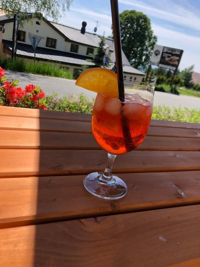 Restaurace A Penzion Maja ベネツコ エクステリア 写真