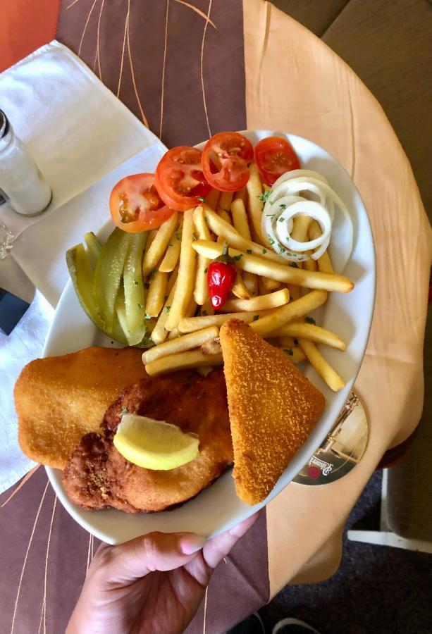 Restaurace A Penzion Maja ベネツコ エクステリア 写真