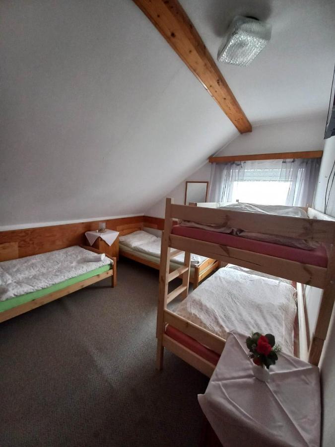 Restaurace A Penzion Maja ベネツコ エクステリア 写真